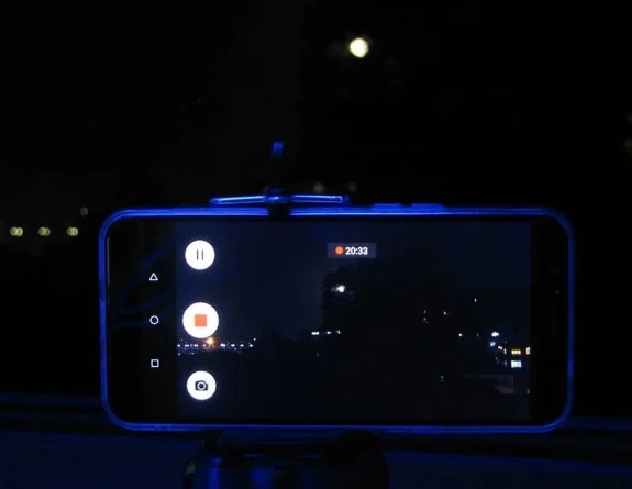 Telefonla Geceleri İyi Fotoğraf Çekmek İçin 8 Öneri Telefonla Geceleri İyi Fotoğraf Çekmek İçin 8 Öneri