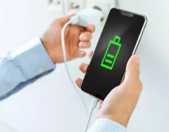 Telefonu Şarjda Kullanmak Telefona Zarar Verir Mi? Telefonu Şarjda Kullanmak Telefona Zarar Verir Mi?