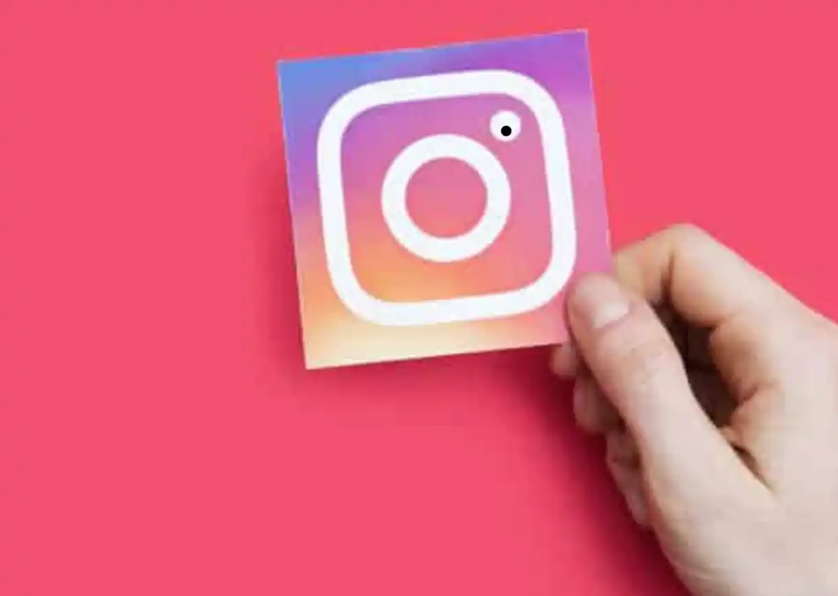 Instagram hesabımı dondurdum açamıyorum boş sayfa geliyor